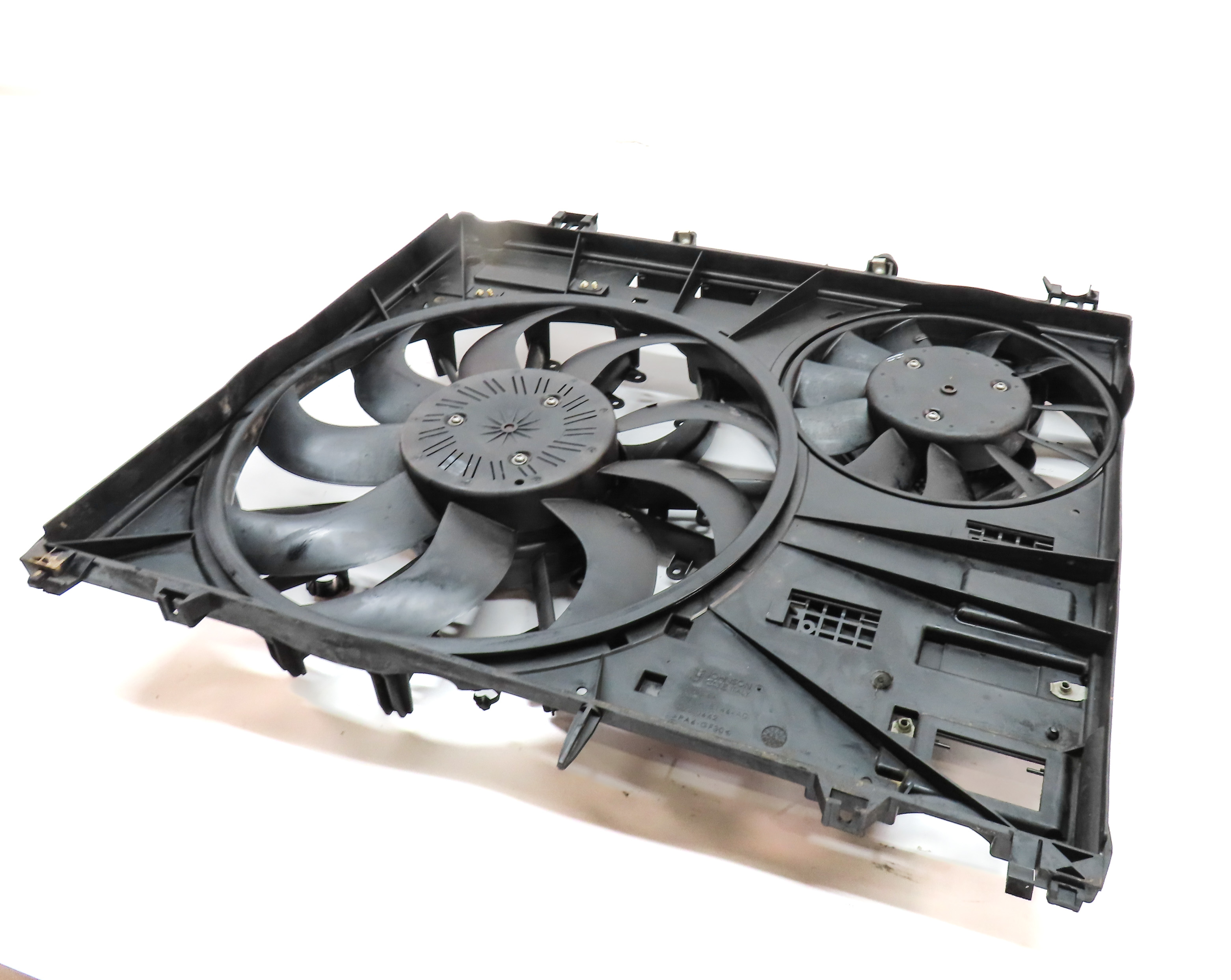 16 LAND RANGE ROVER SPORT L494 3.0L DIESEL ENGINE RADIATOR COOLING FAN ASSEMBLY — exact item pictured